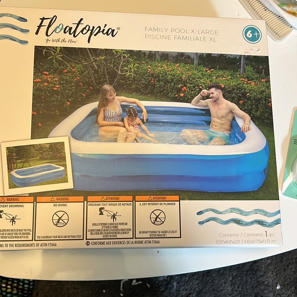 Floatopia Inflatable Family Pool XL  New in box!